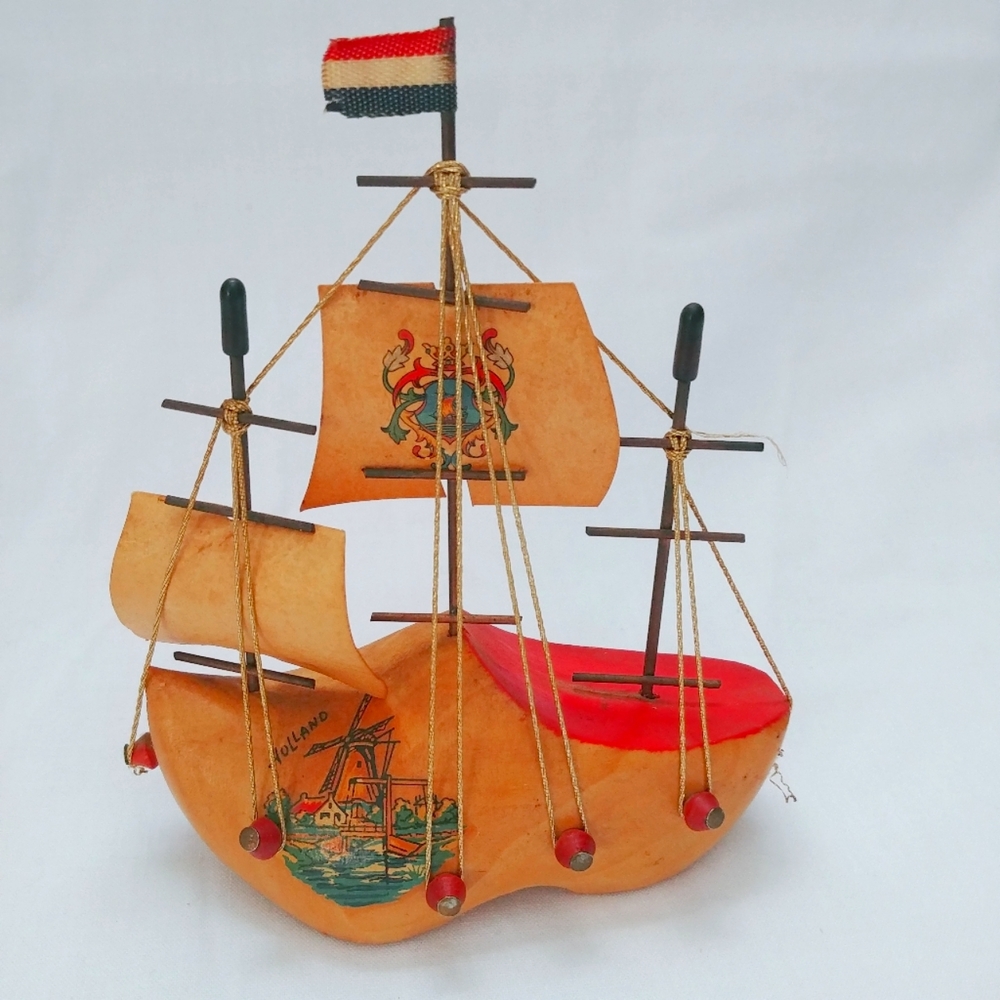 Vtg Holland Clog Ship Souvenir Wooden. Tan. Red. Sails.